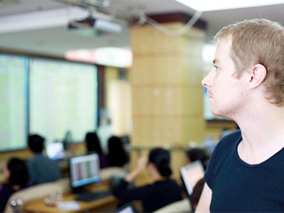 TTCK hút vốn ngoại bằng sức hấp dẫn riêng